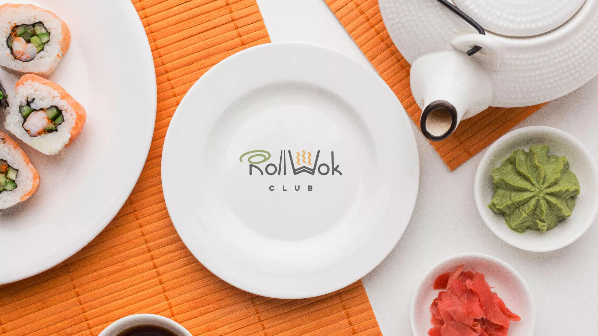 Разработка логотипа и фирменного стиля суши-бара «Roll Wok Club» в Красновишерске